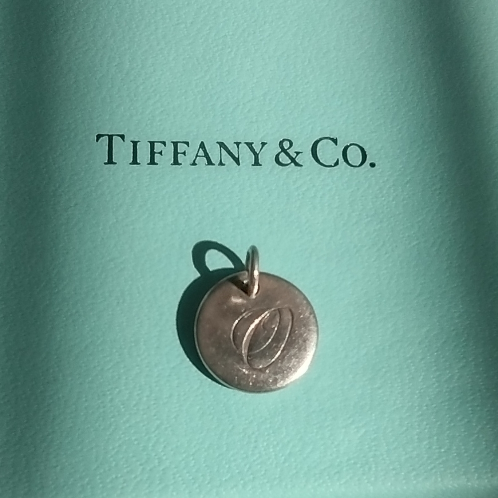 Tiffany & Co. Engraved "O" Alphabet Letter Pendant Vintage